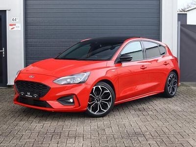 Rood Occasion 2018 Ford Focus ST-Line Hatchback | € 18.950 (Iets duurder)