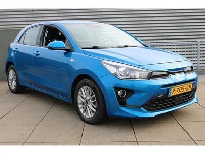Sporty blue Occasion 2022 Kia Rio Hatchback | € 17.995