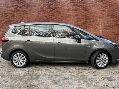 Grijs (metallic) Gebruikt 2017 Opel Zafira Business MPV | € 12.950