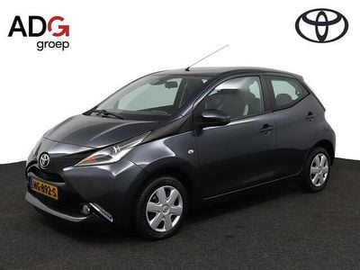 Grijs Occasion 2015 Toyota Aygo X-play Hatchback | € 8.950 (Eerlijke prijs)