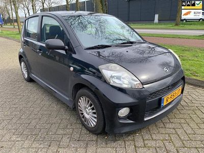 tweedehands Daihatsu Sirion 2 1.5-16V Sport 5-drs / AIRCO / SPORTSET / VELGEN / APK 10-24