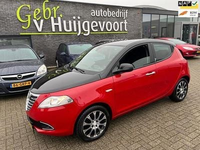 Rood (metallic) Occasion 2011 Lancia Ypsilon Platinum Hatchback | € 3.250 (Eerlijke prijs)