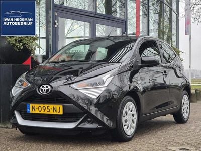 Zwart Occasion 2021 Toyota Aygo X-play Hatchback | € 11.990 (Iets duurder)