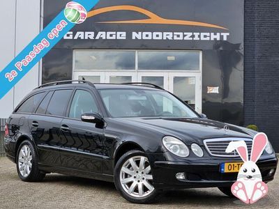 tweedehands Mercedes 200 E-KLASSE CombiKompressor COMAND NAVIGATIE|CRUISE CONTROL|ECC/AIRCO|GETINT GLAS|17 INCH|NIEUW STAAT|COMPLETE HISTORIE Maandag tot Vrijdag geopend van 09.00 tot 20.00 uur en Zaterdag van 09.00 tot 18.00 uur