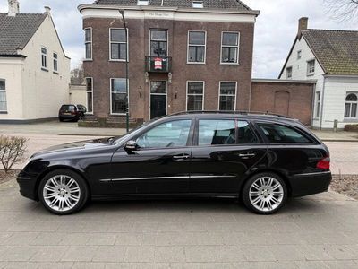 Zwart Occasion 2007 Mercedes E500 Avantgarde Stationwagen | € 14.995