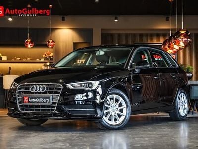 Zwart (metallic) Gebruikt 2015 Audi A3 Sportback Attraction Hatchback | € 15.900 (Goede deal)