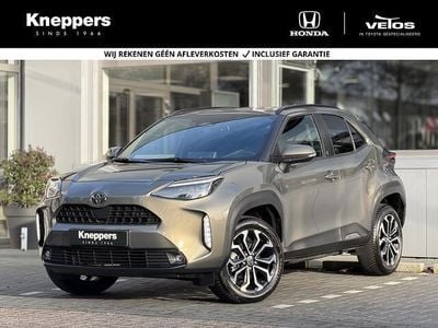 Groen (metallic) Occasion 2024 Toyota Yaris Cross Style SUV | € 32.200 (Iets duurder)