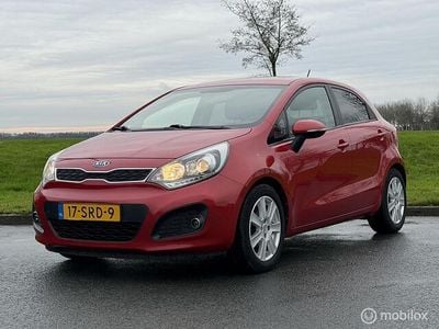Rood Occasion 2012 Kia Rio Hatchback | € 3.190 (Eerlijke prijs)