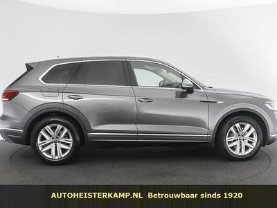 tweedehands VW Touareg 3.0 TDI Grijs Kenteken ACC Trekhaak 19 Inch Luchtvering EL Comfortstoelen Innovision Cockpit