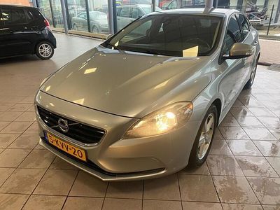 Grijs (metallic) Occasion 2013 Volvo V40 Kinetic Hatchback | € 5.950 (Eerlijke prijs)