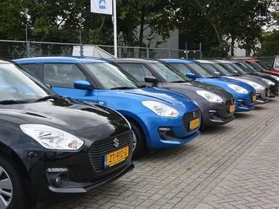 Oranje Gebruikt 2016 Suzuki Swift Hatchback | € 10.450 (Eerlijke prijs)