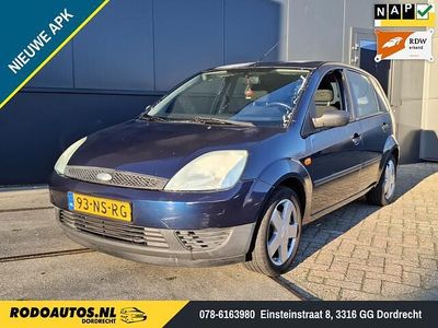 Blauw Gebruikt 2004 Ford Fiesta Ambiente Hatchback | € 1.799 (Eerlijke prijs)