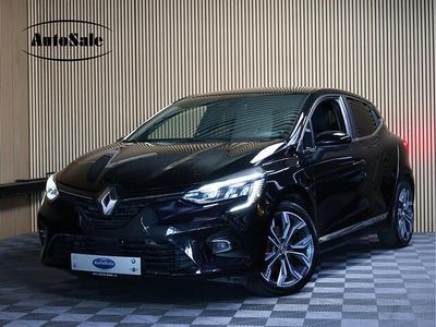 Zwart (metallic) Gebruikt 2020 Renault Clio V Intens Hatchback | € 16.944 (Eerlijke prijs)