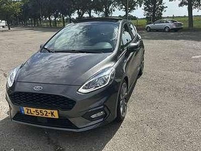 Grijs Occasion 2019 Ford Fiesta ST-Line Hatchback | € 13.500 (Eerlijke prijs)