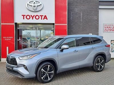 Zilver Gebruikt 2022 Toyota Highlander Premium SUV | € 53.499 (Goede deal)
