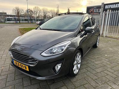 Grijs Occasion 2018 Ford Fiesta Titanium Hatchback | € 14.950 (Eerlijke prijs)