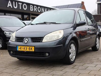Grijs (metallic) Gebruikt 2005 Renault Scénic II Dynamique MPV | € 950 (Eerlijke prijs)
