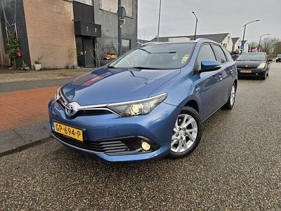 Blauw (metallic) Occasion 2015 Toyota Auris Touring Sports Stationwagen | € 10.700 (Eerlijke prijs)