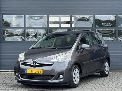 Grijs Gebruikt 2014 Toyota Verso-S MPV | € 13.999 (Eerlijke prijs)