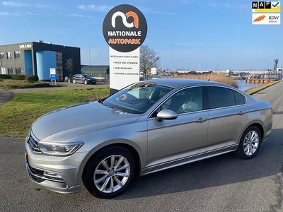 Grijs Occasion 2015 VW Passat R Sedan | € 12.500 (Iets duurder)
