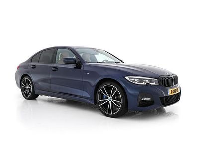 Blauw Gebruikt 2020 BMW 330 Luxury Line Sedan | € 23.445 (Eerlijke prijs)