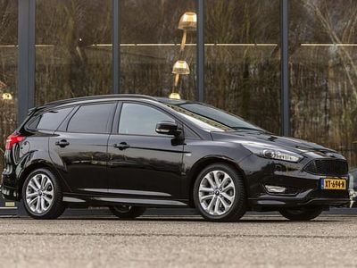 Zwart (metallic) Occasion 2018 Ford Focus ST-Line Stationwagen | € 13.950 (Super prijs)