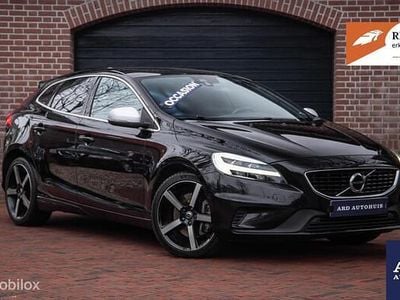 Zwart Occasion 2019 Volvo V40 R-Design Hatchback | € 22.950 (Eerlijke prijs)