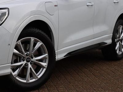 Wit Gebruikt 2023 Audi Q3 Basis SUV | € 39.950 (Eerlijke prijs)