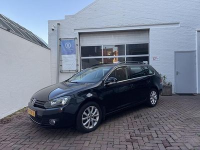 Zwart (metallic) Gebruikt 2010 VW Golf Highline Stationwagen | € 7.245 (Iets duurder)