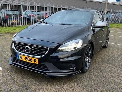 Zwart Gebruikt 2017 Volvo V40 R-Design MPV | € 13.499 (Goede deal)