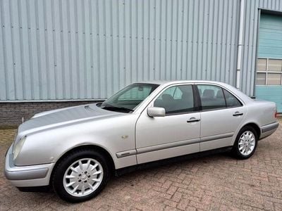 Occasion Mercedes 220 Elegance 125 PK (91 kW) 1998 Grijs, metallic lak Sedan