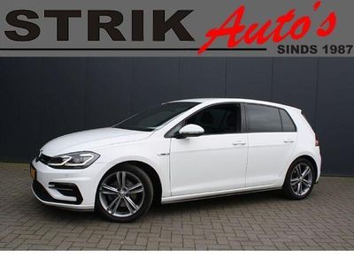 Wit, metallic lak Gebruikt 2021 VW Golf VIII Highline Hatchback | € 19.989 (Goede deal)