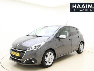 Grijs Occasion 2019 Peugeot 208 Signature Sky Hatchback | € 9.950 (Goede deal)