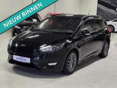 Zwart (metallic) Occasion 2018 Ford Focus ST-Line Stationwagen | € 11.450 (Eerlijke prijs)