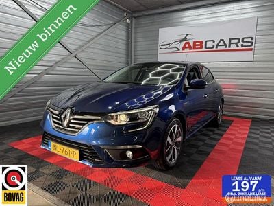 Blauw Gebruikt 2017 Renault Mégane IV Bose Edition Hatchback | € 11.995 (Eerlijke prijs)