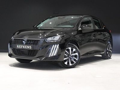 Zwart Nieuw 2025 Peugeot e-208 Avantage Hatchback | € 34.125 (Eerlijke prijs)
