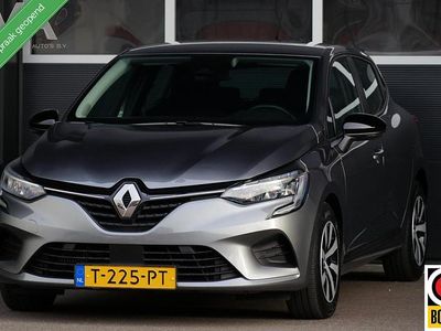 Grijs Gebruikt 2023 Renault Clio V Equilibre Hatchback | € 14.950 (Goede deal)