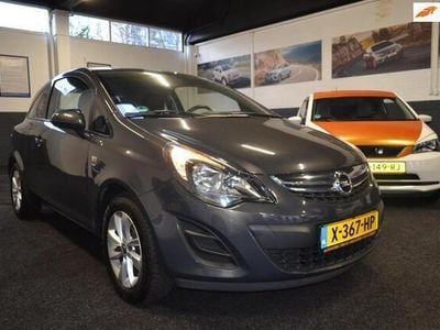 Grijs, metallic lak Occasion 2014 Opel Corsa Selection Stationwagen | € 6.250 (Eerlijke prijs)