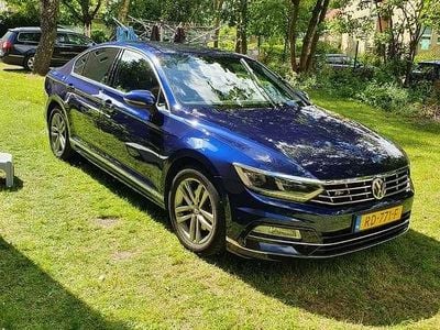 Blauw Gebruikt 2017 VW Passat R Sedan | € 14.500 (Duur)