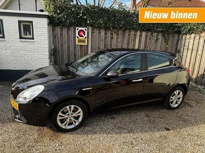 Zwart (metallic) Occasion 2012 Alfa Romeo Giulietta Distinctive Hatchback | € 8.950 (Eerlijke prijs)