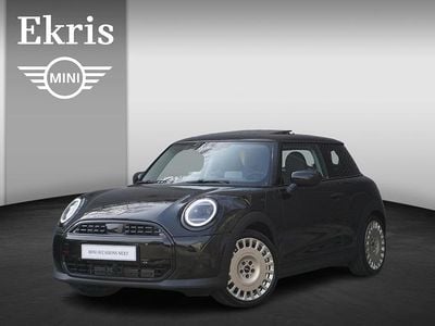 Zwart Occasion 2025 Mini Cooper Classic Hatchback | € 31.900 (Goede deal)
