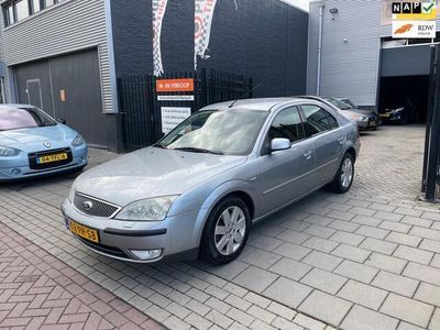Grijs Gebruikt 2004 Ford Mondeo Futura Hatchback | € 1.499