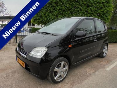 Occasion Daihatsu Cuore 59 PK (43 kW) 2005 Zwart, metallic lak Hatchback