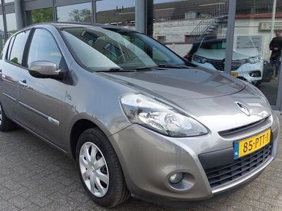 Grijs Gebruikt 2011 Renault Clio II Hatchback | € 4.450 (Duur)