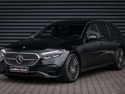 Zwart (metallic) Gebruikt 2025 Mercedes E220 AMG line Stationwagen | € 69.900