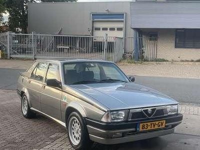 Grijs Gebruikt 1989 Alfa Romeo 75 Sedan | € 21.000
