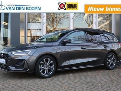 Grijs Gebruikt 2023 Ford Focus ST-Line Hatchback | € 25.950 (Eerlijke prijs)