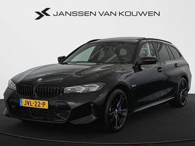 Zwart Occasion 2022 BMW 320e M Sport Stationwagen | € 38.450 (Eerlijke prijs)