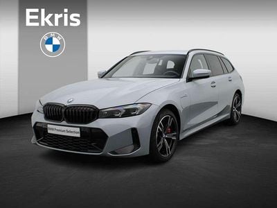 Grijs Gebruikt 2025 BMW 330e Comfort Edition Stationwagen | € 52.900 (Eerlijke prijs)