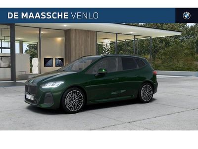 Nieuw BMW 225 Active Tourer Executive 245 PK (180 kW) 2025 Groen (metallic) MPV